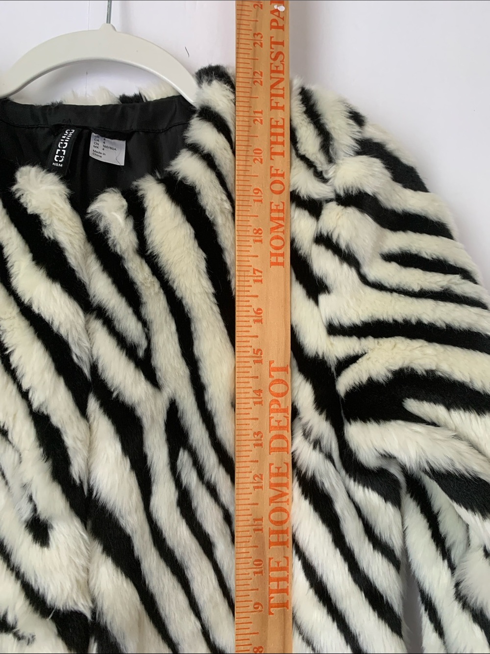 Divided by H&M Faux Fur Zebra Stripe Pockets Short Jacket Size 4 - Picture 5 of 13